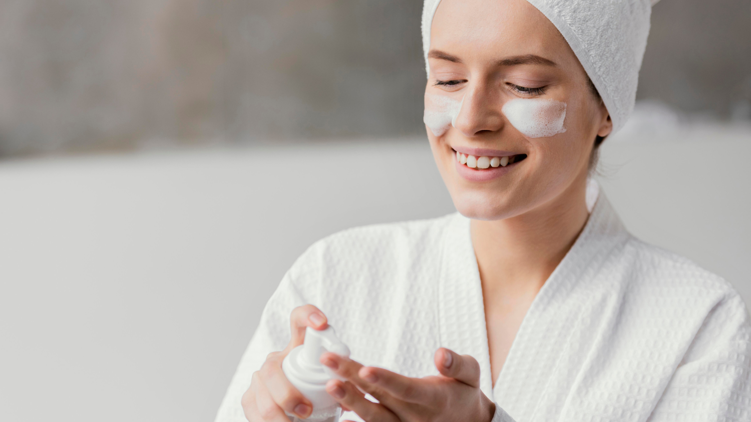 which face wash is best for glowing skin