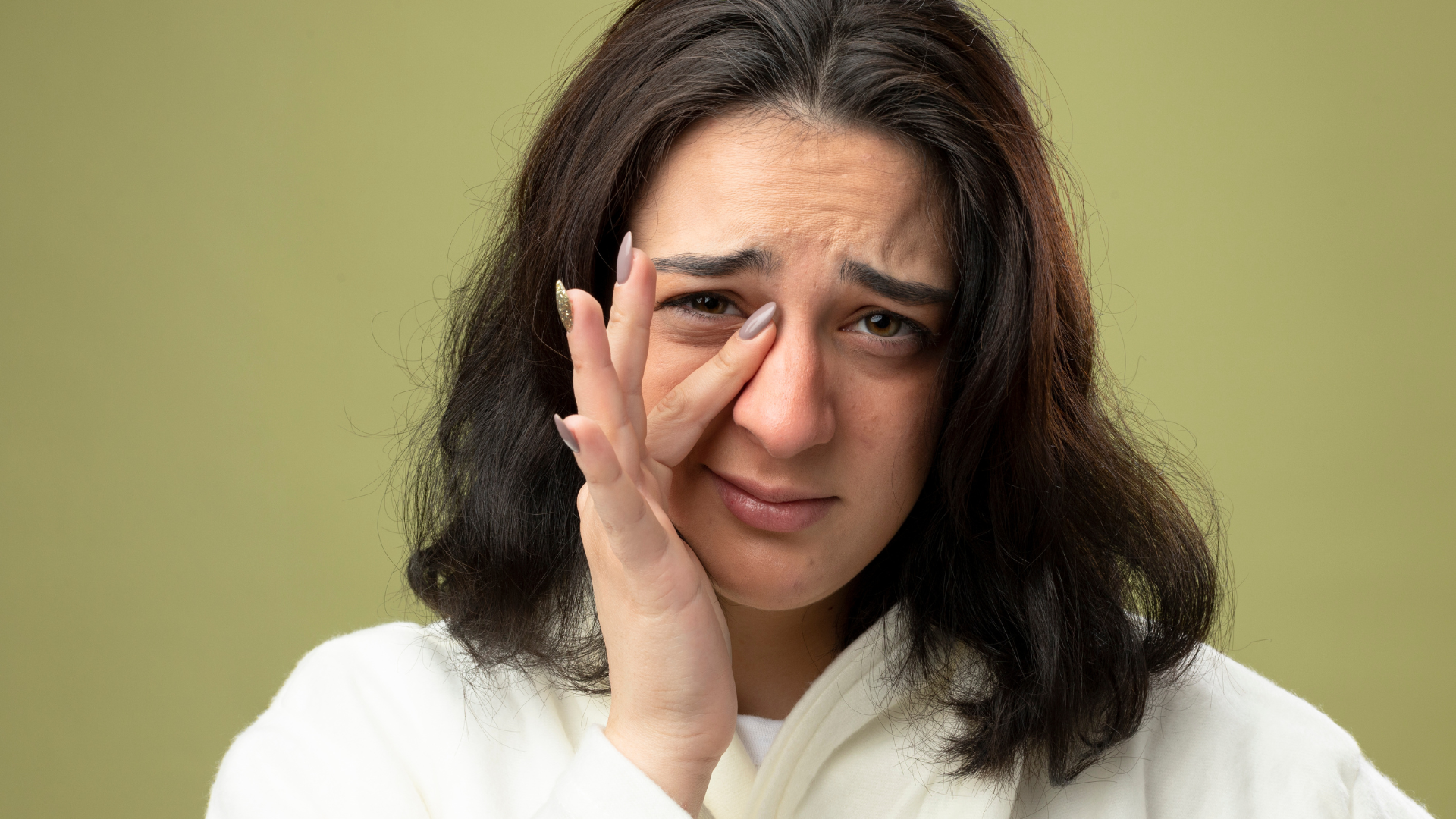 what causes swelling under one eye
