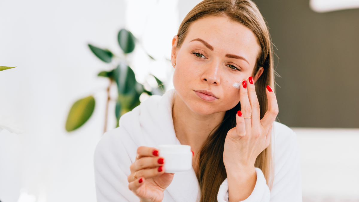 Peptide Cream vs Hyaluronic Acid: Which Is Better for Your Skin?