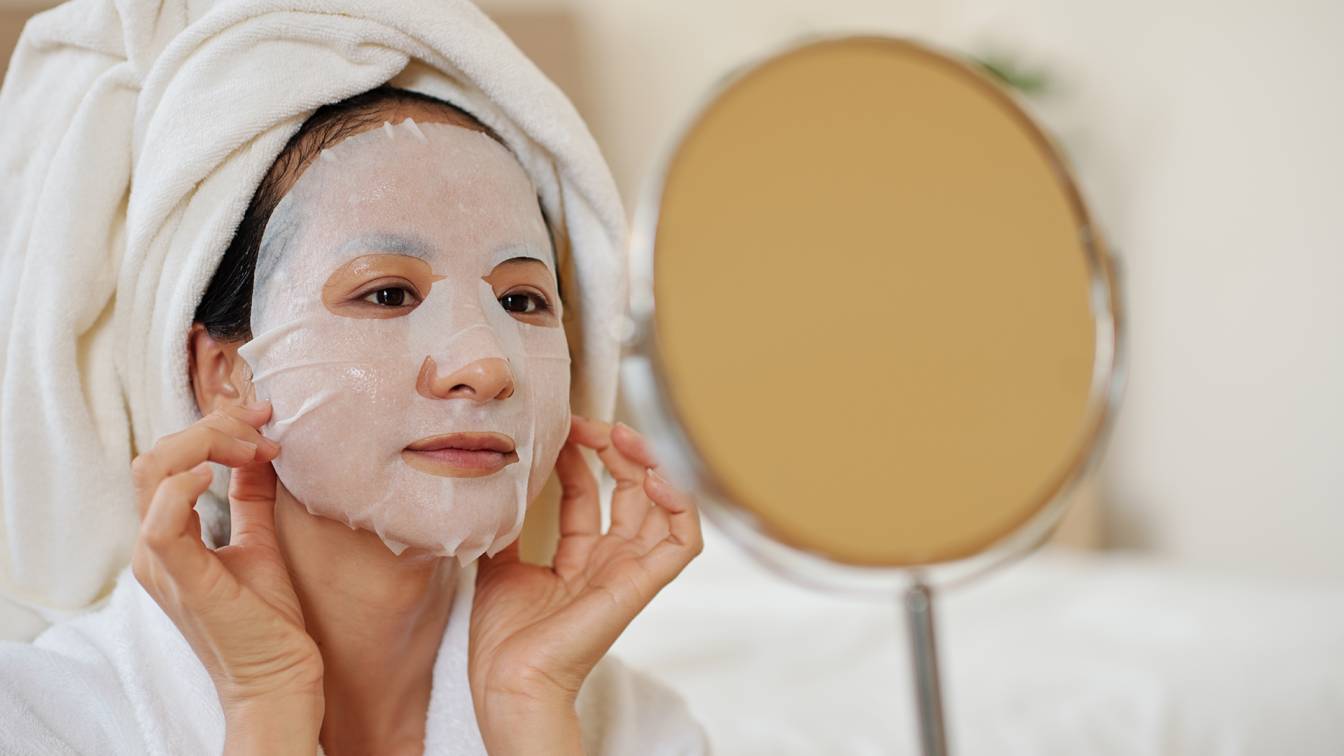 how to apply face mask